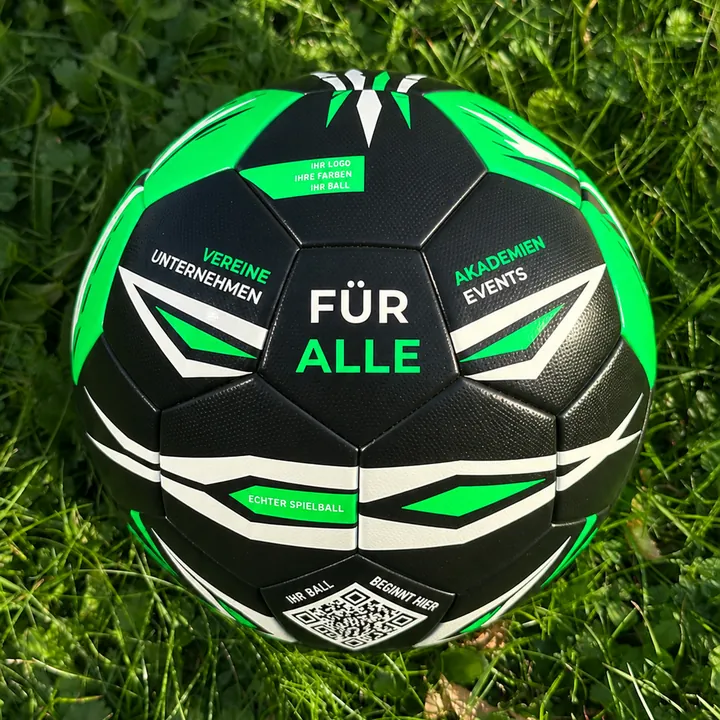 Our “Für alle” ball on the grass, with QR code